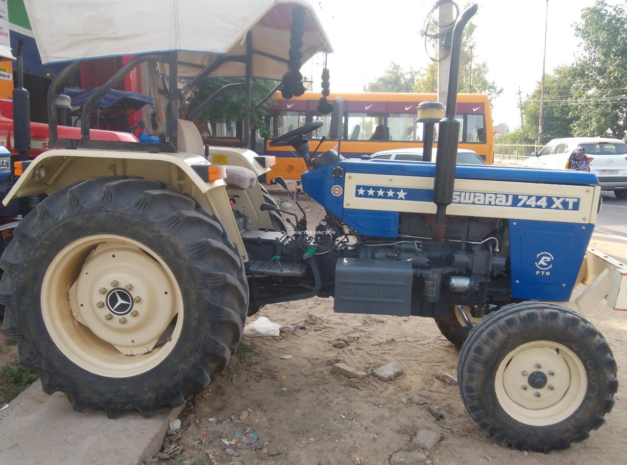 TRACTOR